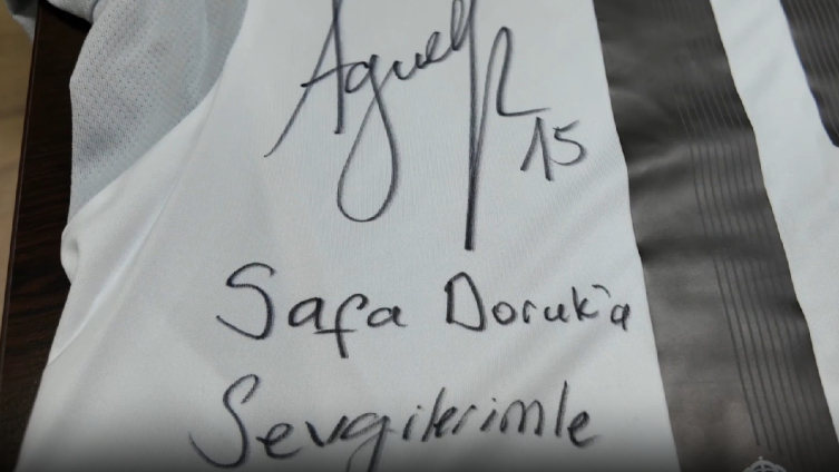 Rizeli Safa Cumhurbaşkanı Erdoğan'dan istediği imzalı Arda Güler formasına kavuştu